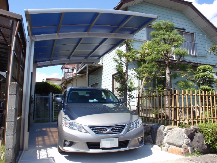 砂利の飛び散り解消！　遮熱屋根で乗車時の暑さも軽減！