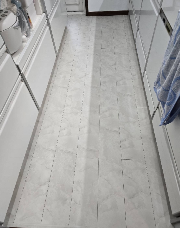 キッチンの床を1deyリフォームでリフレッシュ！