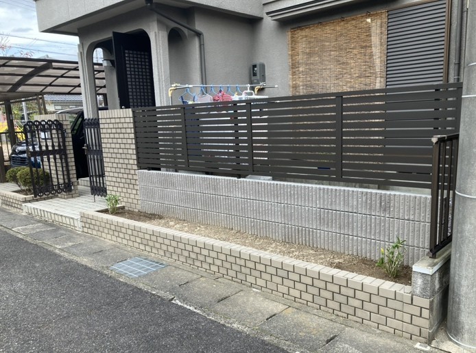 生垣からフェンスへ　庭の手入れの過度な負担から解放されました