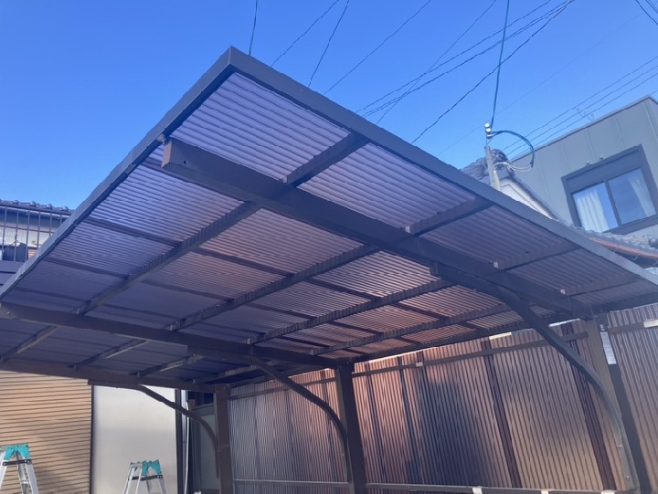 新しい波板に張替えてきれいになりました