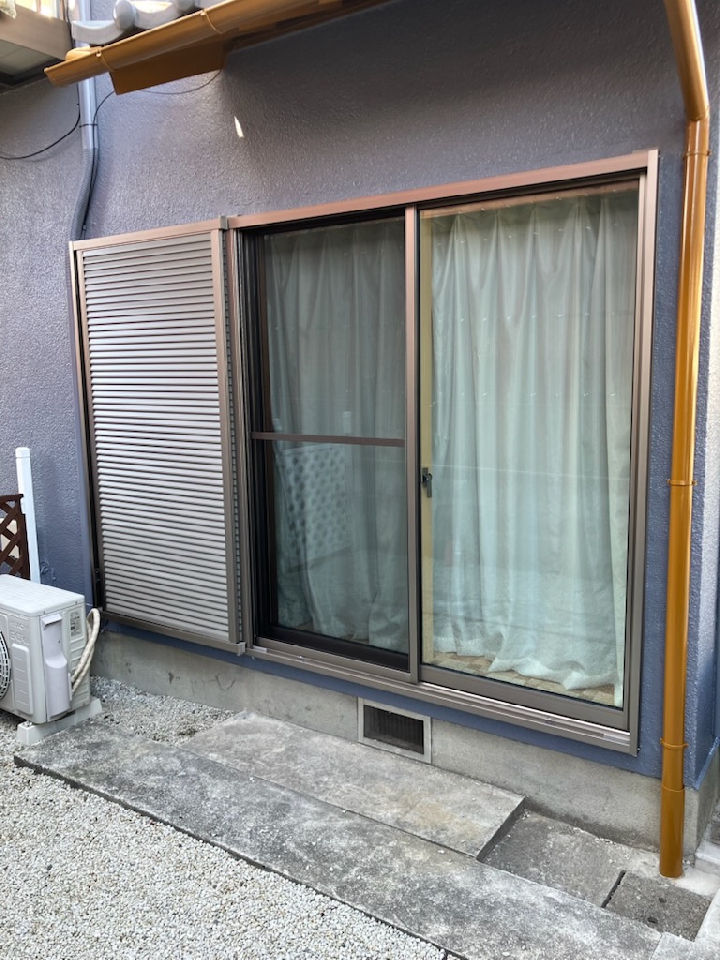 掃き出し窓のサッシを新しくしました。