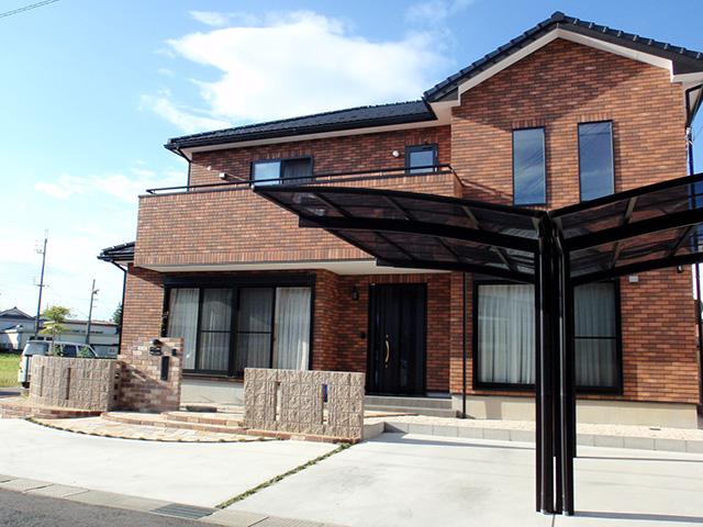 重厚感のあるお家と調和した新築外構