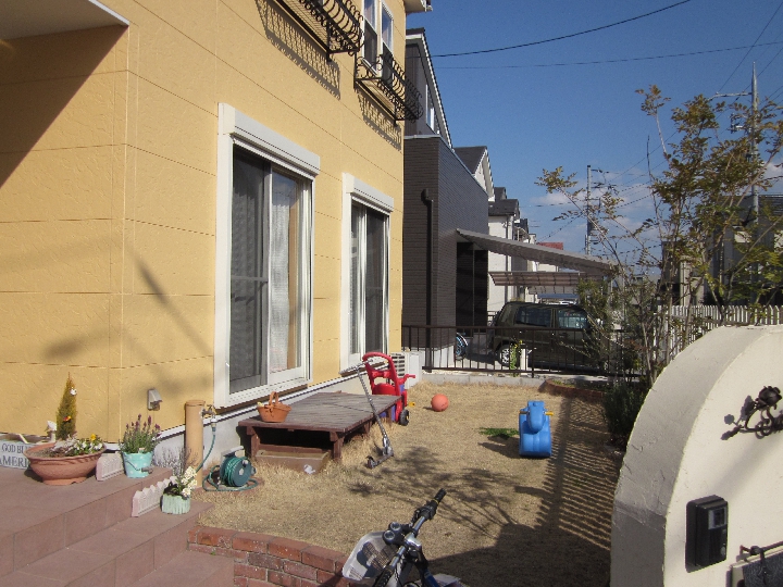 ウッドデッキとオーニング設置で快適なお家時間