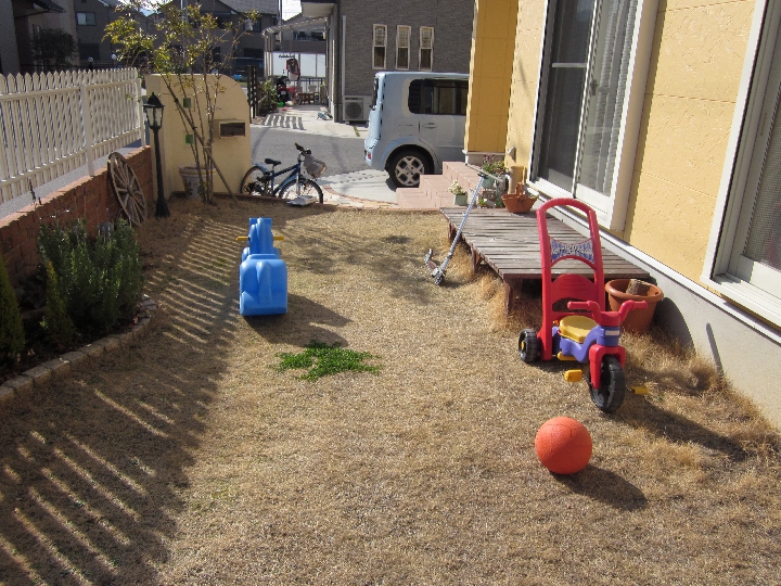 ウッドデッキとオーニング設置で快適なお家時間