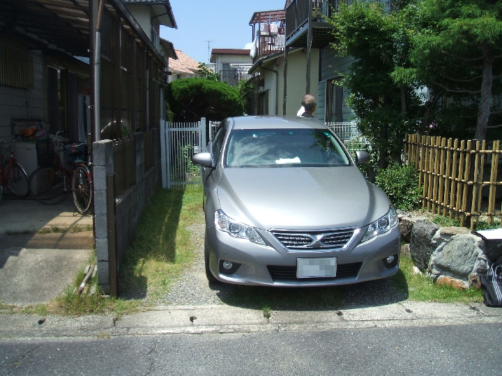 砂利の飛び散り解消！　遮熱屋根で乗車時の暑さも軽減！