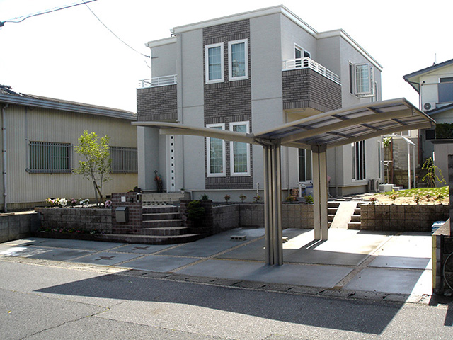 お家との統一感がある広く使える新築外構