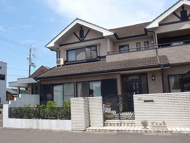 重厚感のあるレンガを使用しながらオープンな外構リフォーム