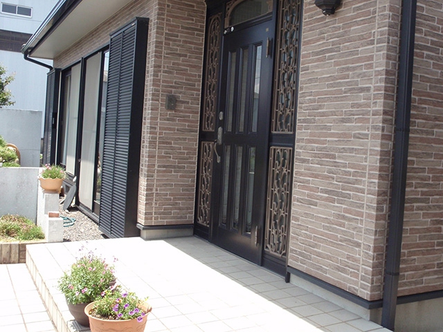 重厚感のあるレンガを使用しながらオープンな外構リフォーム