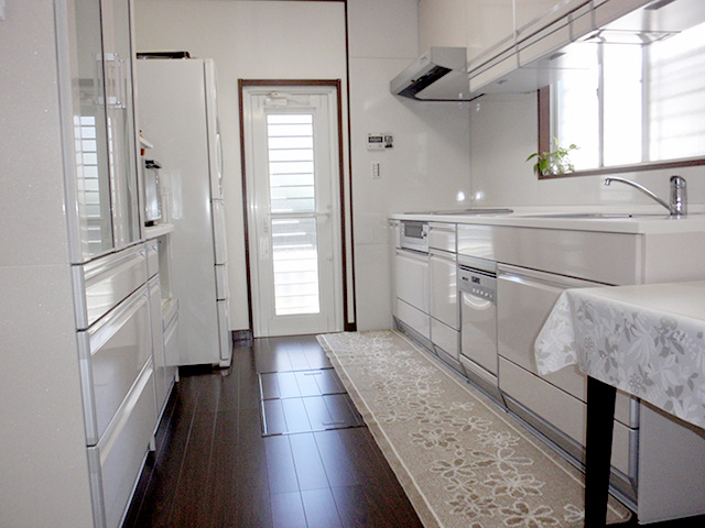 ガラスブロックをアクセントにした門まわり。