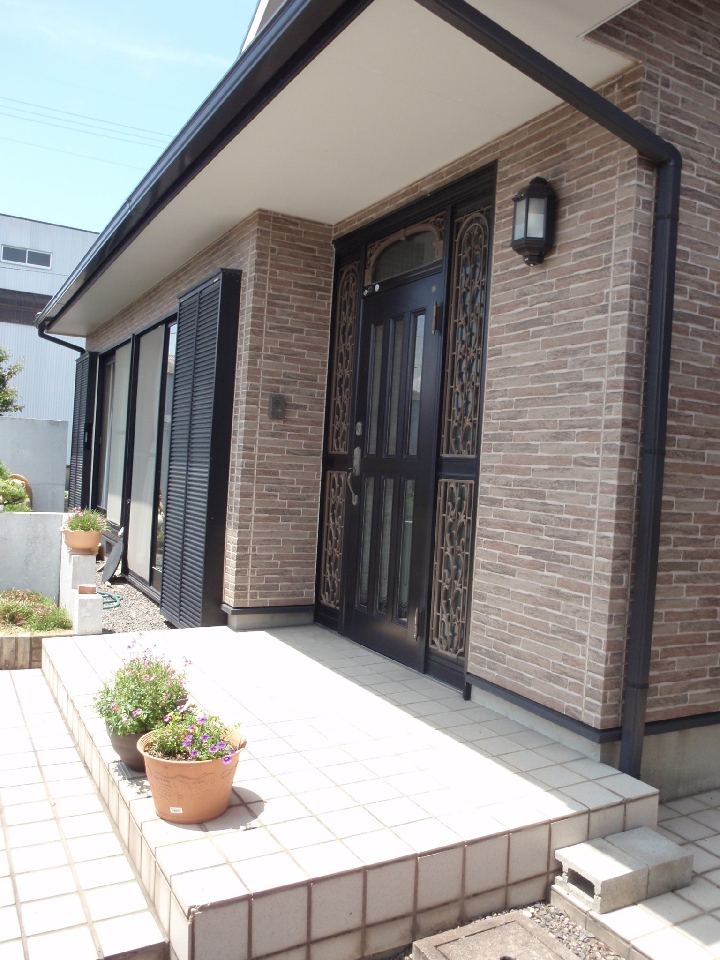 重厚感のあるレンガを使用しながらオープンな外構リフォーム