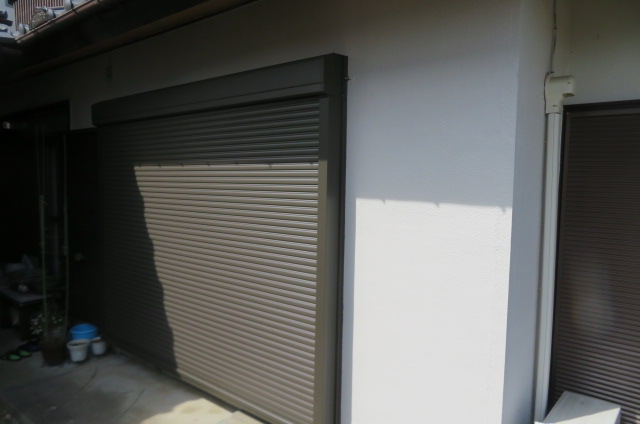 雨戸から電動シャッターへ取替え