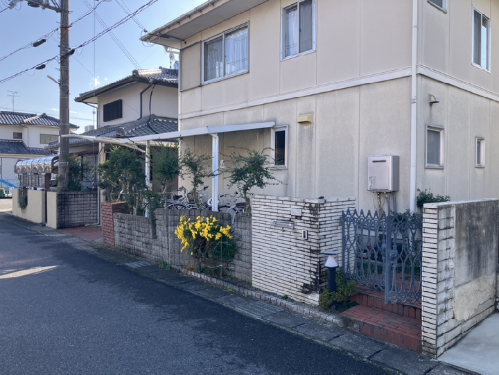 玄関前のリフォームで駐車・駐輪スペースを確保