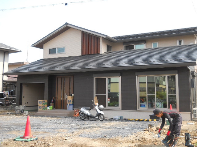 お庭がゴルフ練習場！和モダンのお家が映える新築外構