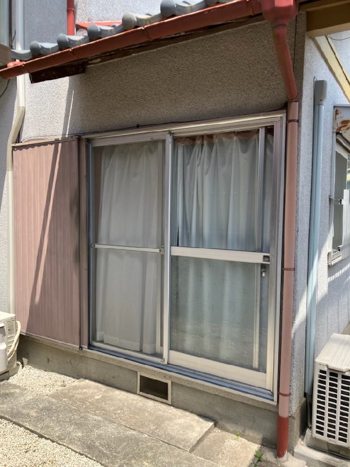 掃き出し窓のサッシを新しくしました。
